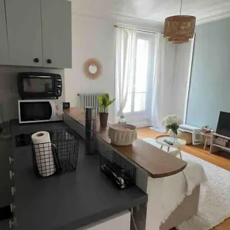 Апартаменты Charming 4 P Near Montmartre *