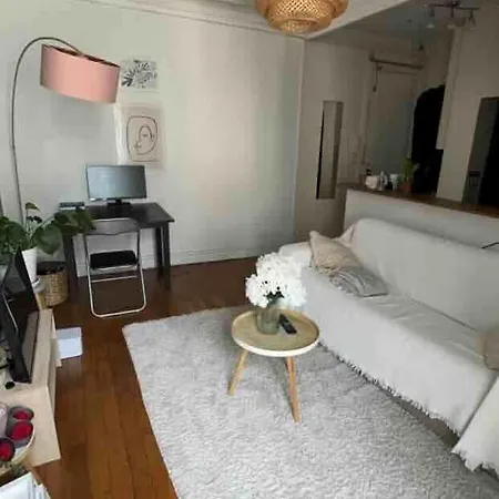 Апартаменты Charming 4 P Near Montmartre